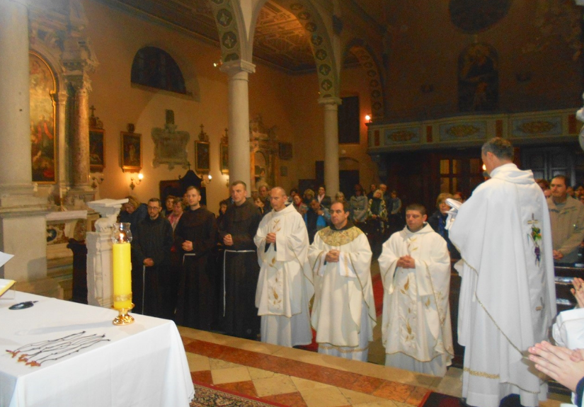 Biskup Ivan Milovan otvorio Franjevačke pučke misije u Labinu