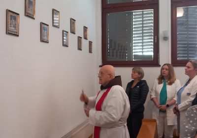 Križni put u bolničkoj kapeli u Slavonskom Brodu