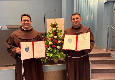 Nadbiskup Kutleša đakonima dodijelio diplome o postignutoj svećeničkoj spremi